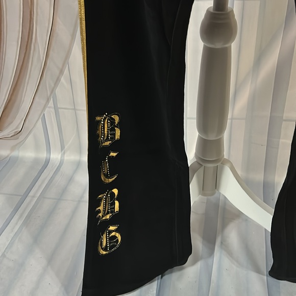 This beautiful BCBGMAXAZRIA jogger you can’t go wrong.  Stylish jogger. - Picture 4 of 8